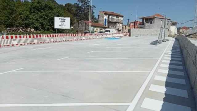 Aparcamiento en Avenida de Galicia, en Vigo.