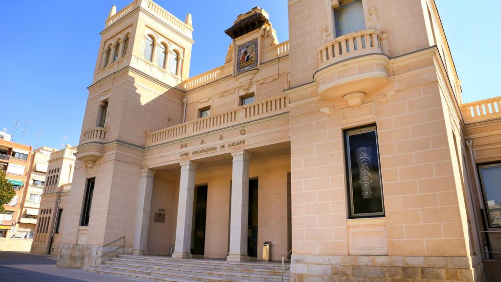 Entrada principal del Museo Arqueológico de Alicante.