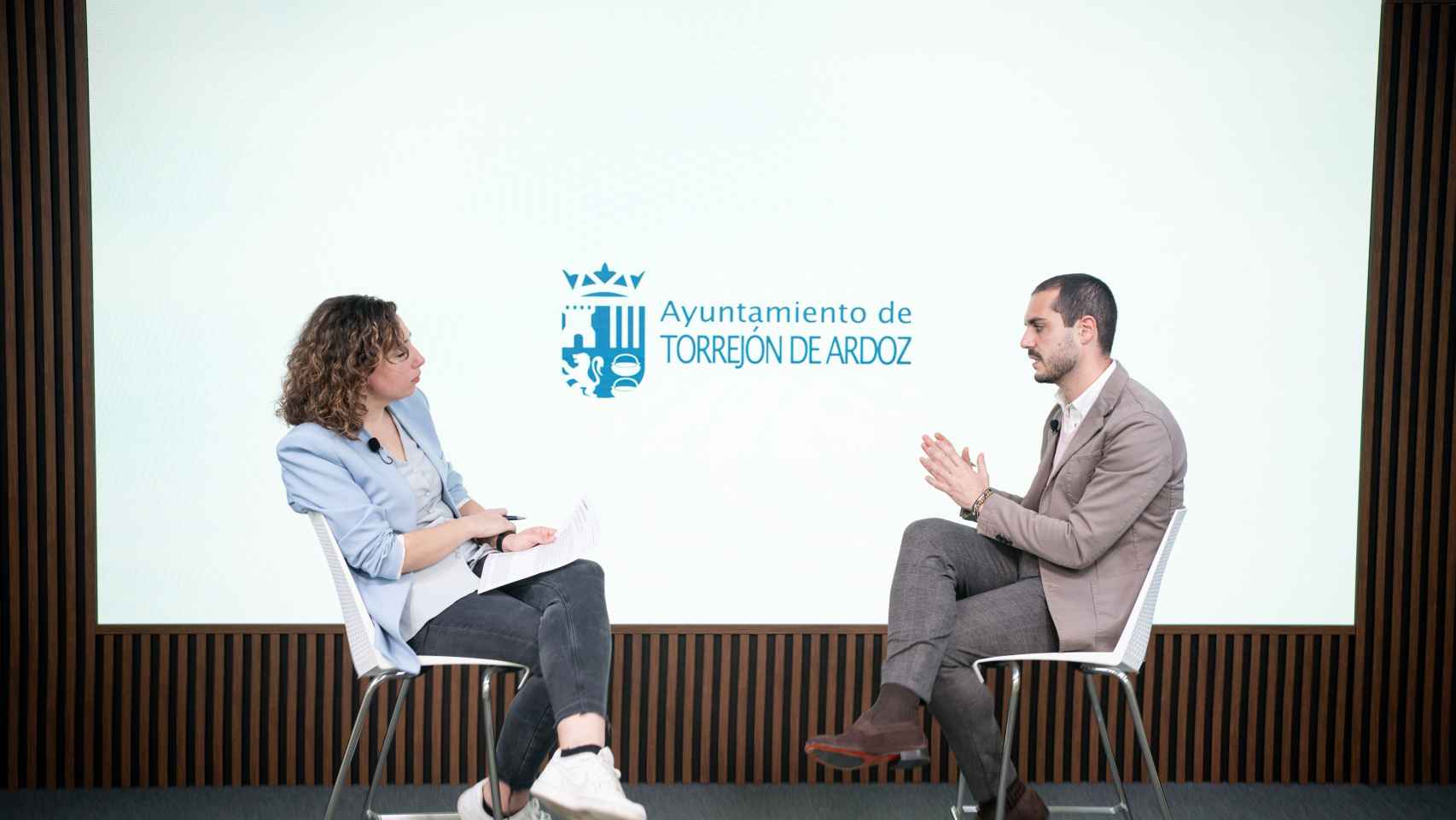 La entrevista con el alcalde se ha realizado en el plató del El Español.
