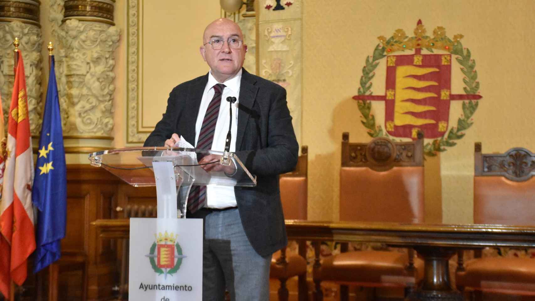 El alcalde de Valladolid, Jesús Julio Carnero, durante la rueda de prensa de este martes.