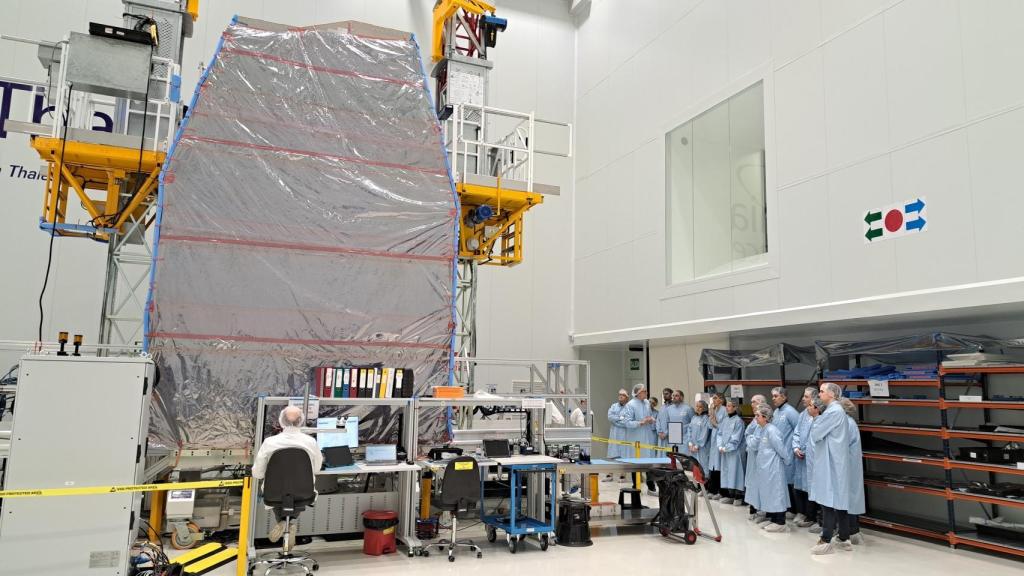 Satélite Spainsat NG 1 en la sala blanca