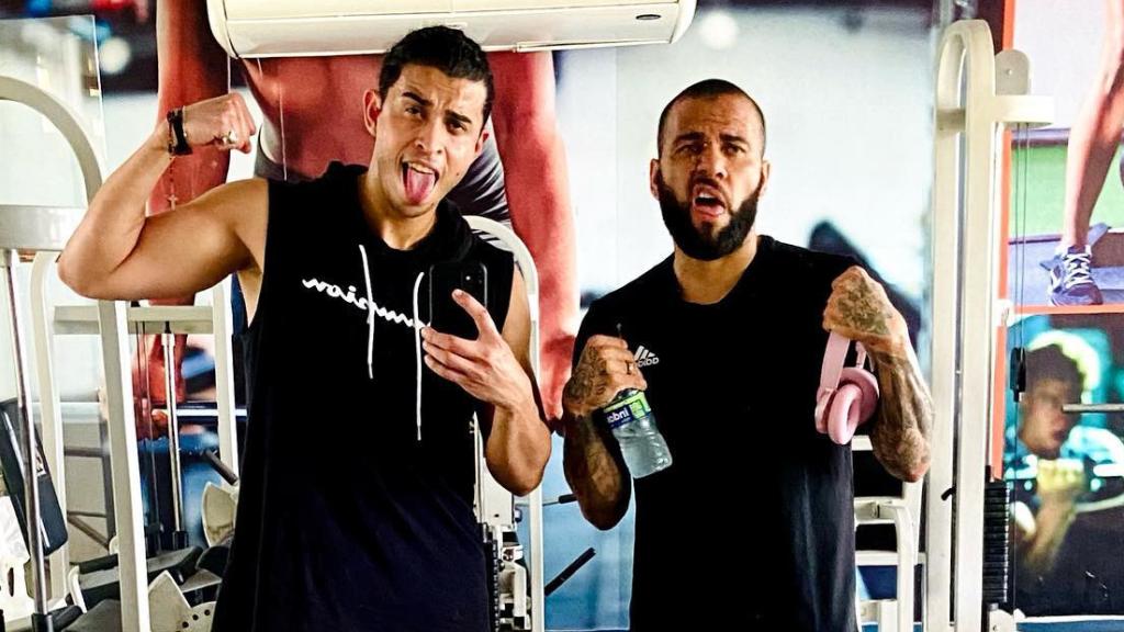 Bruno Brasil, junto a Dani Alves en el gimnasio