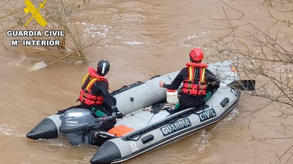 Operativo de búsqueda del cuerpo del hombre de 63 años que ha aparecido en el río Arlanza.
