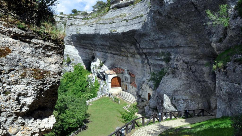 Ermita de San Tirso y San Bernabé