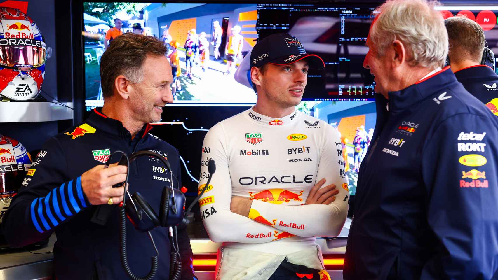 Christian Horner, Max Verstappen y Helmut Marko, en el Gran Premio de Australia 2024