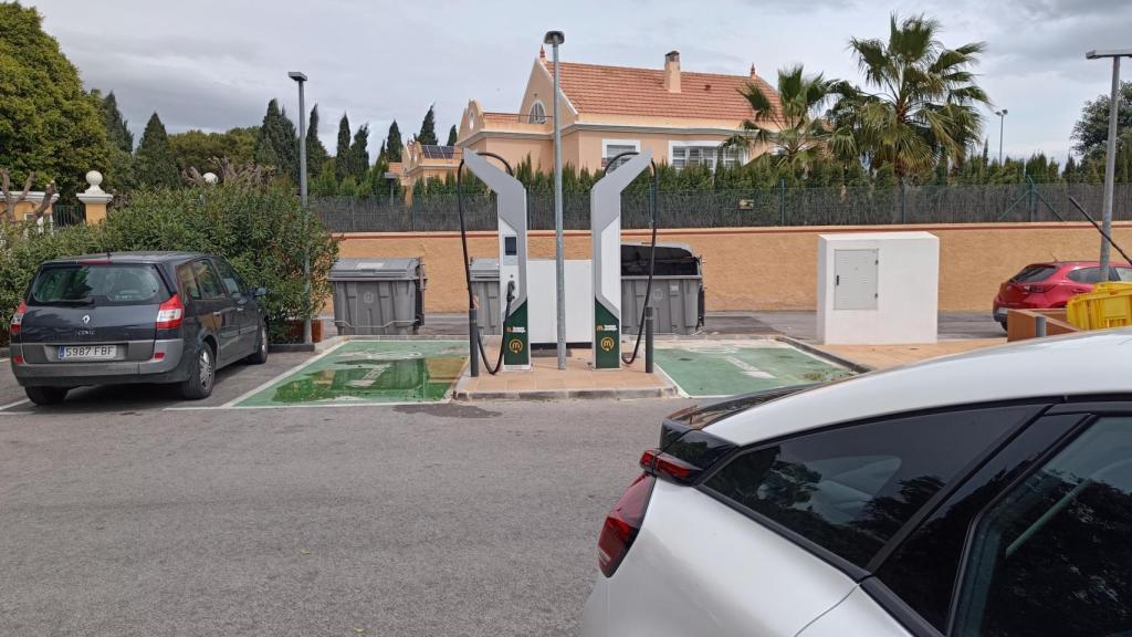 Cargadores Iberdrola en el punto de inicio de la ruta.