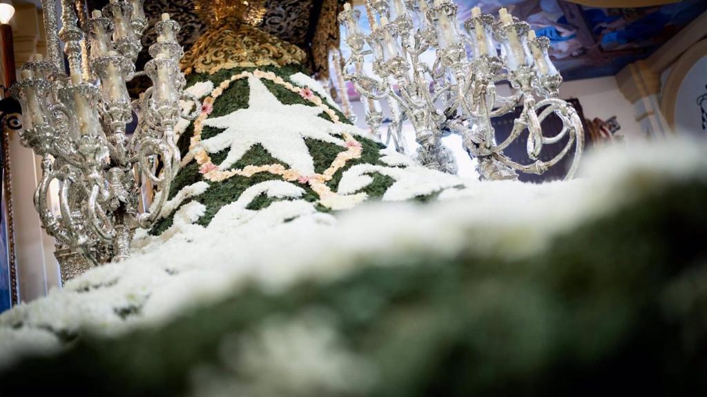 El manto de la Virgen de las Penas de Málaga.