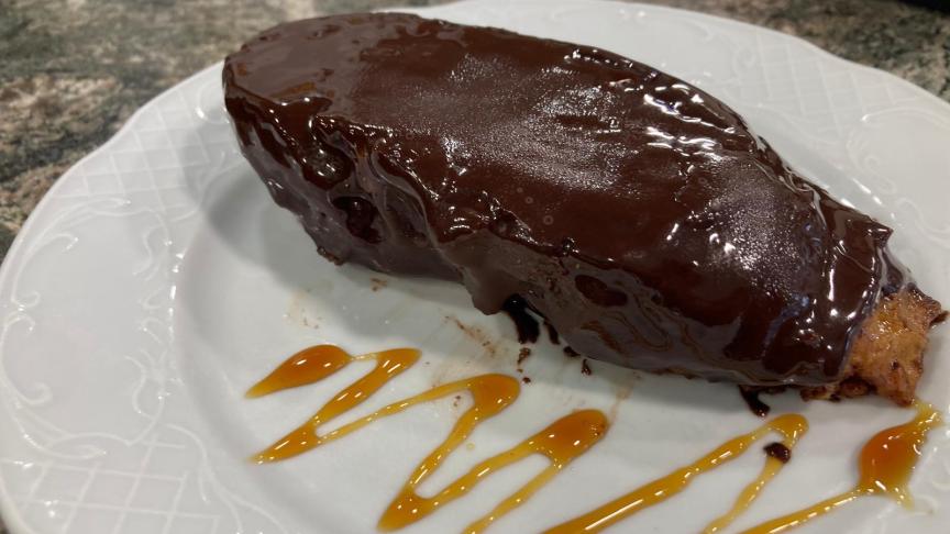 Torrija cubierta de chocolate. EE