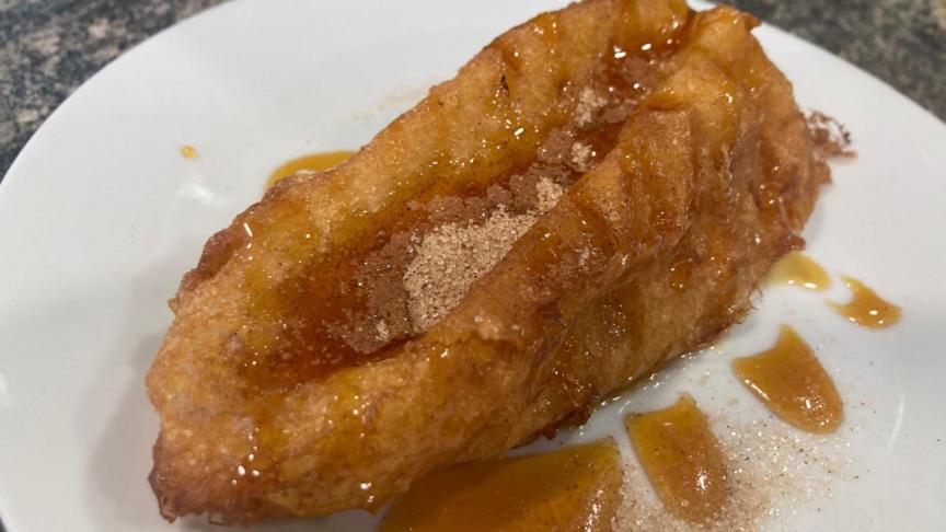 Torrija con canela y caramelo. EE