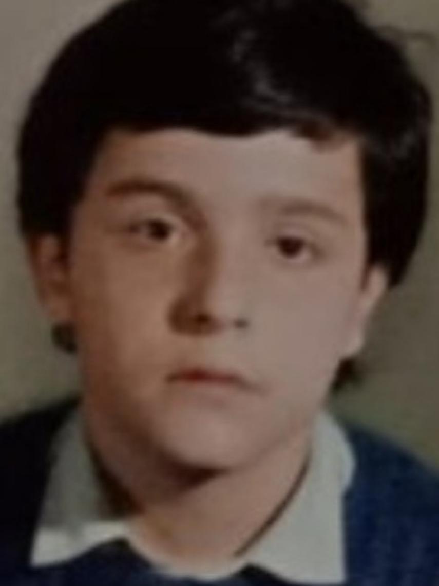 Alejandro Fernández, candidato del PP para el 12-M, cuando tenía 9 años.