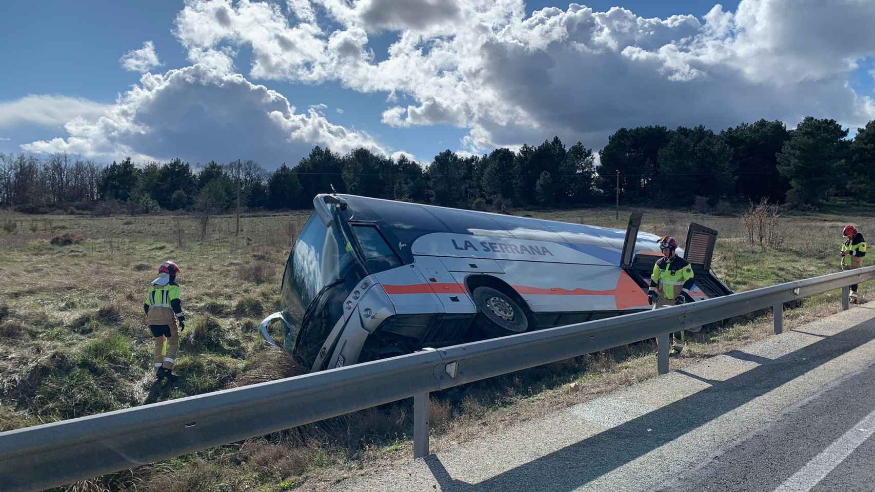 Imagen del autobús accidentado en Soria