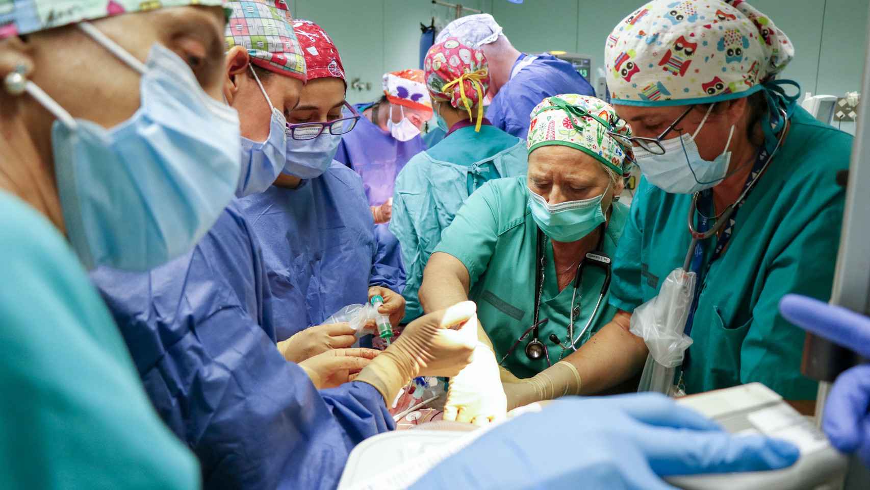 En la intervención participaron dos equipos quirúrgicos completos.