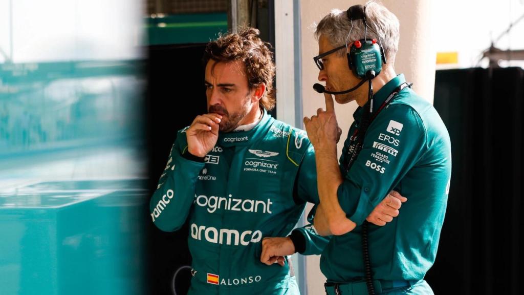 Mike Krack, junto a Fernando Alonso en Aston Martin