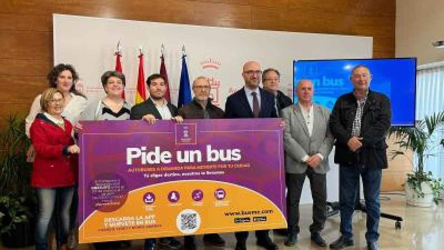 El concejal de Movilidad, José Francisco Muñoz, este lunes, durante la presentación del proyecto piloto del bus a demanda.