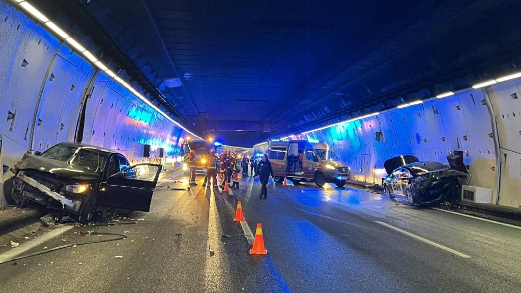 Los sanitarios en un tunel de la M-30.