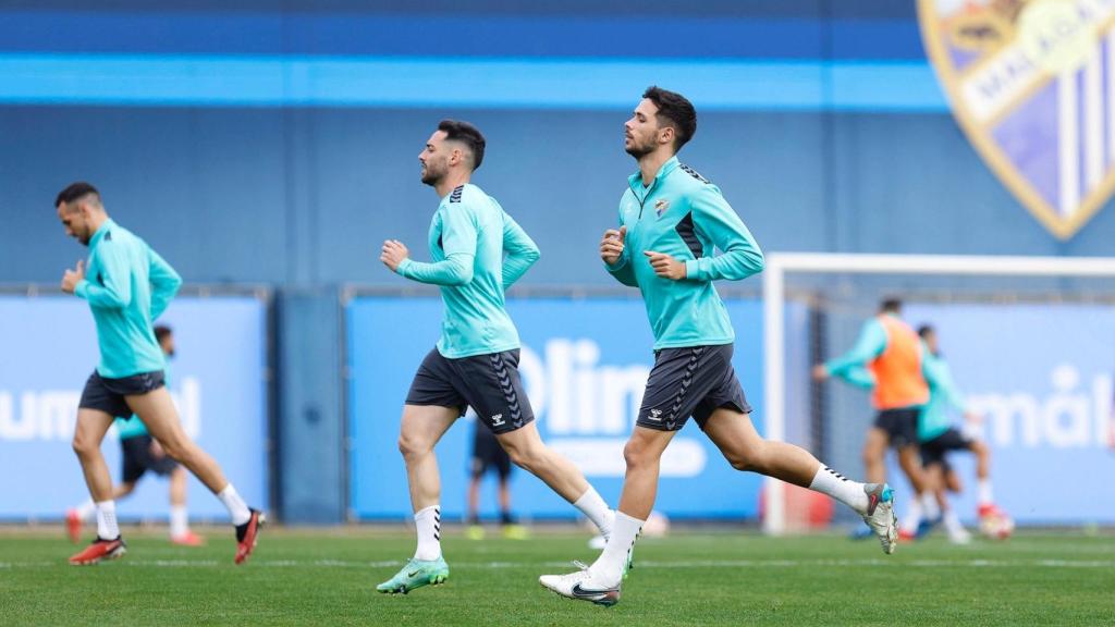 Víctor García y Nelson Monte durante un entrenamiento con el Málaga CF