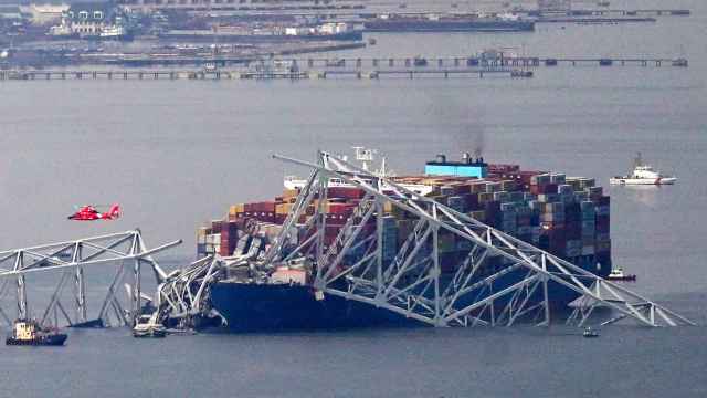 Vista del buque de carga que chocó contra el puente de Baltimore, en Maryland.