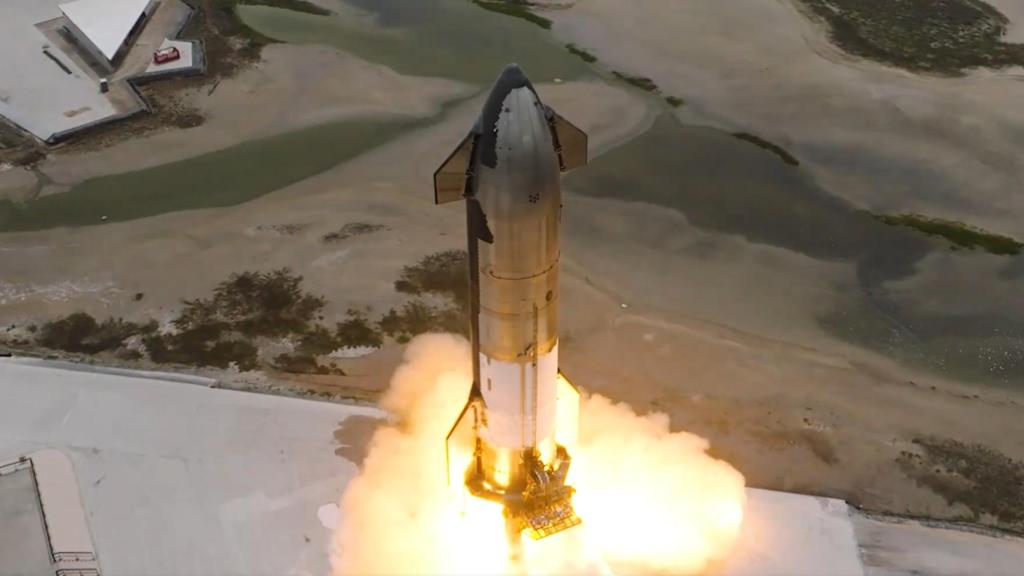 Starship realizando una prueba de fuego estático