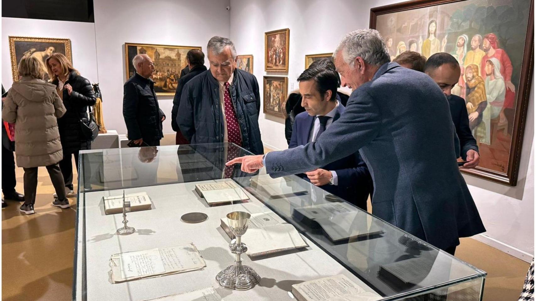 El Santo Hospital de Caridad expone sus fondos en el centro cultural Torrente Ballester