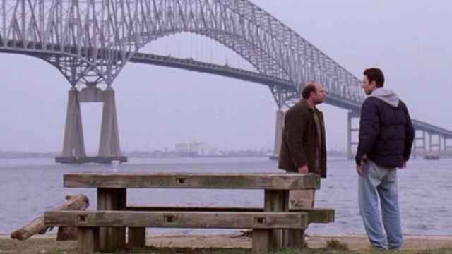 La mítica escena de 'The Wire' en la que aparece el puente derribado en Baltimore tras el choque de un barco
