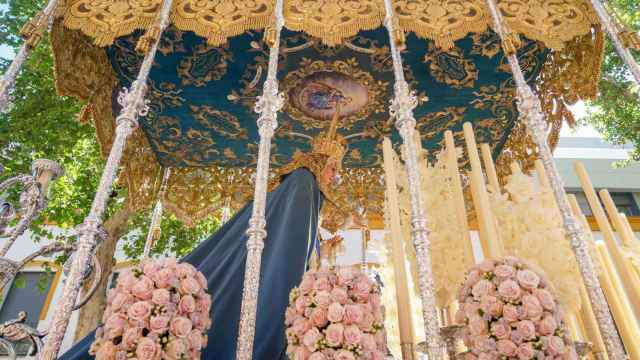 El palio de la Virgen de la Consolación de La Sed durante el Miércoles Santo de 2022.
