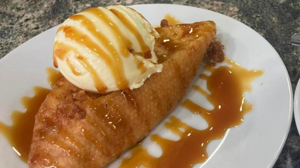 Torrija con helado del Bar Restaurante Rojas Clemente. EE