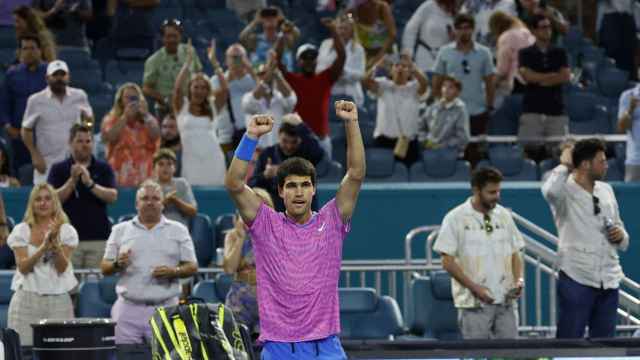 Carlos Alcaraz celebra la victoria ante Musetti en el Masters 1.000 de Miami
