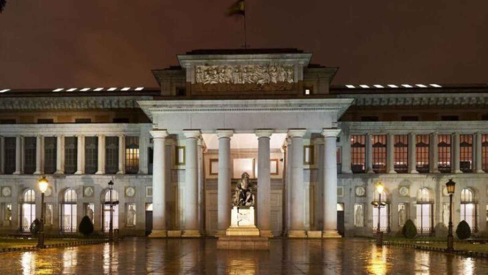 El Museo del Prado por la noche.