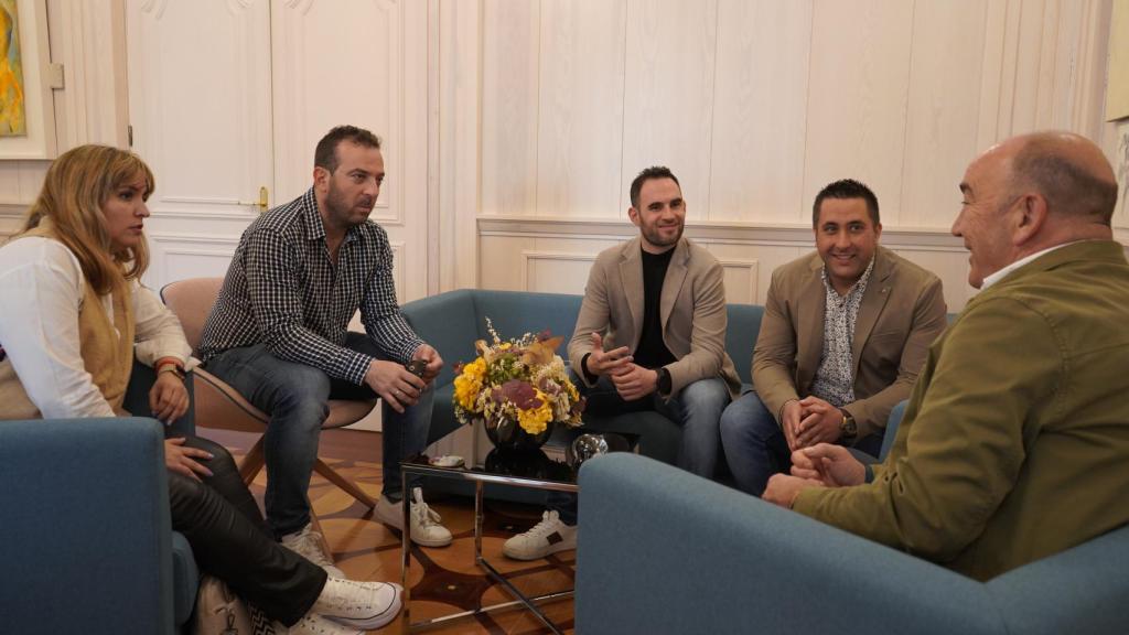 Reunión entre la nueva Junta Directiva de AJE Segovia y Miguel Ángel de Vicente