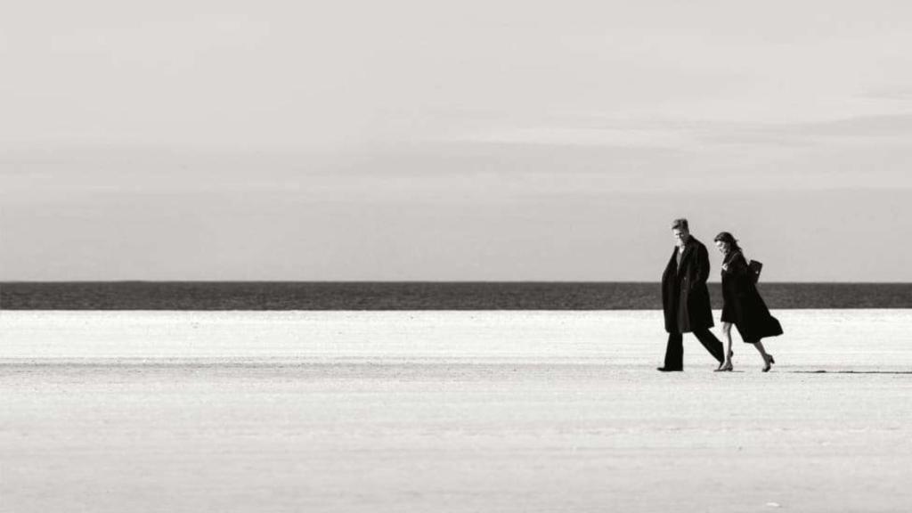 Penélope Cruz y Brad Pitt colaborando para CHANEL y homenajeando a la playa de Deauville por su signficado para la casa parisina.