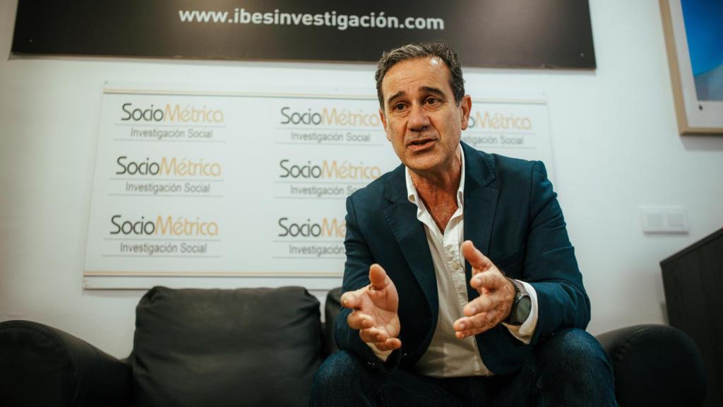 Gonzalo Adán es psicólogo militar y profesor de Historia de la Psicología.