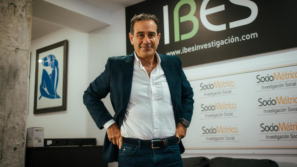 Gonzalo Adán posa en su despacho el día de la entrevista.