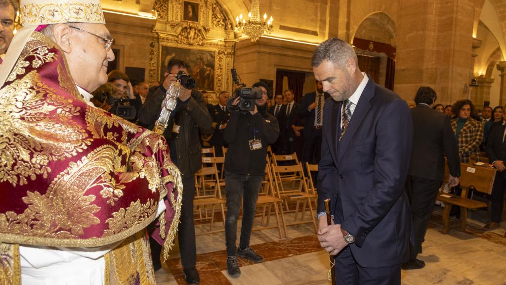 El alcalde de Caravaca, José Francisco García (d), durante la ceremonia de apertura del Año Jubilar el pasado 7 de enero.