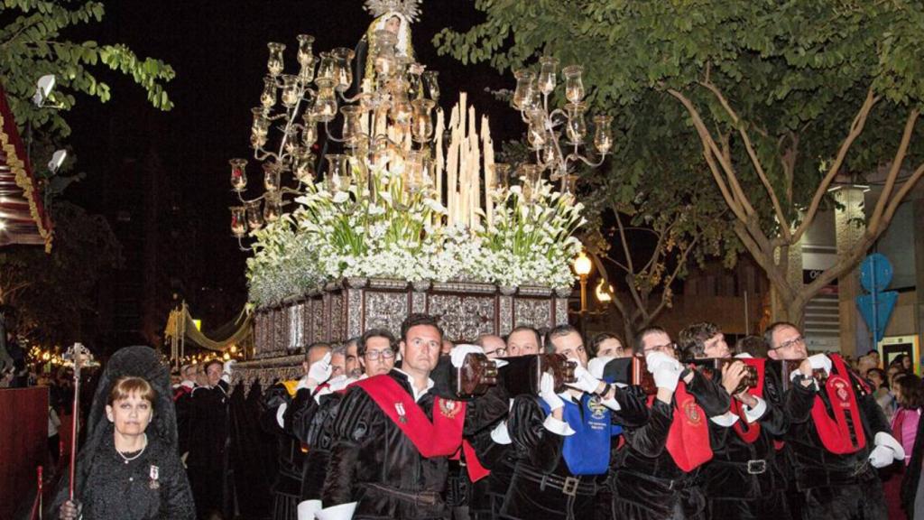 La virgen de la Soledad, La Marinera, en una procesión.
