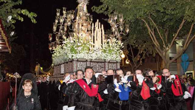 La virgen de la Soledad, La Marinera, en una procesión.