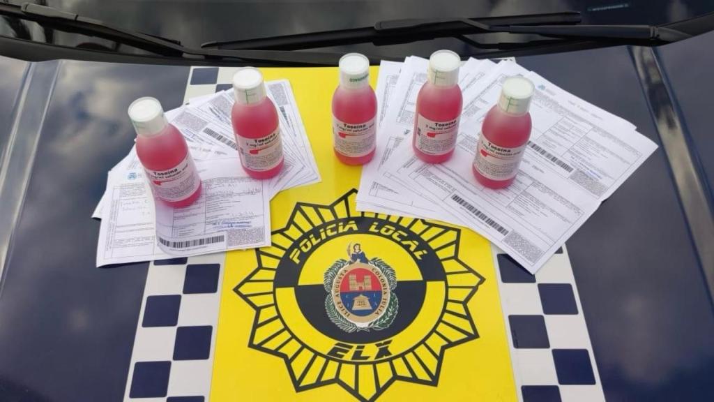 Imagen de la medicación junto con las falsas recetas médicas.