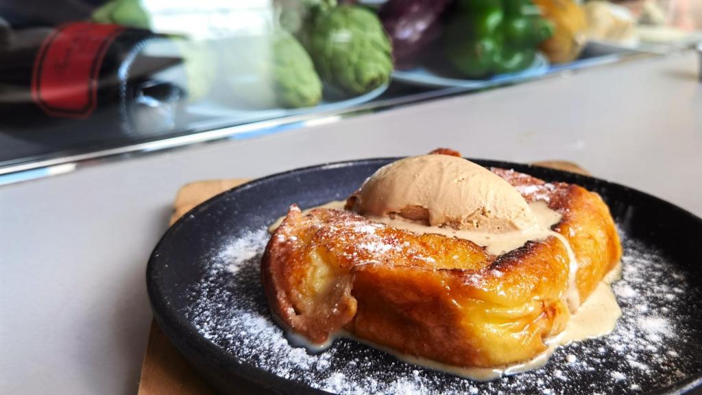 La torrija del restaurante Fetén en la Playa de San Juan.