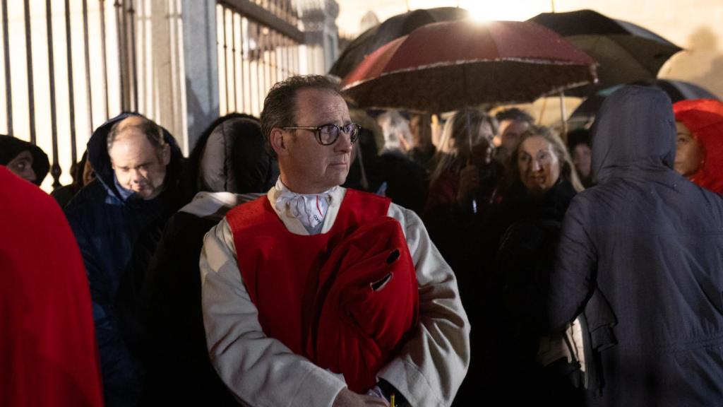 JL Leal  ICAL . La lluvia obliga a suspender la procesión de la Real Hermandad del Santísimo Cristo de las Injurias, cofradía del Silencio