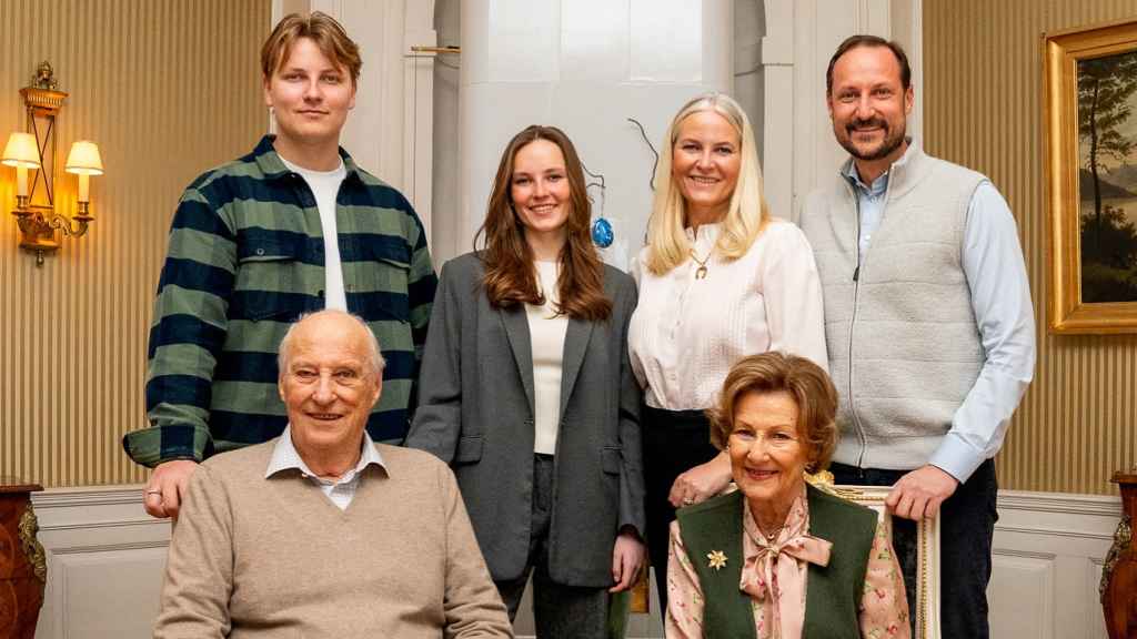 La Familia Real noruega en una imagen oficial para felicitar las Pascuas.