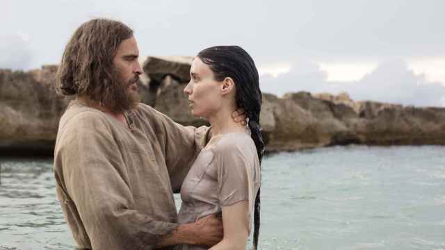 Joaquin Phoenix y Rooney Mara en 'Maria Magdalena' (Garth Davies, 2018)