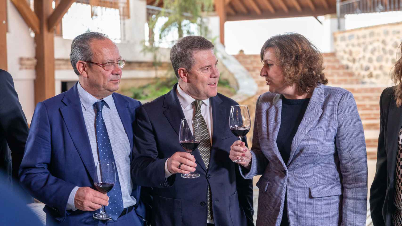 Page, junto a los consejeros Juan Alfonso Ruiz Molina y Patricia Franco en la inauguración del nuevo hotel Adolfo en Toledo. Foto: Javier Longobardo