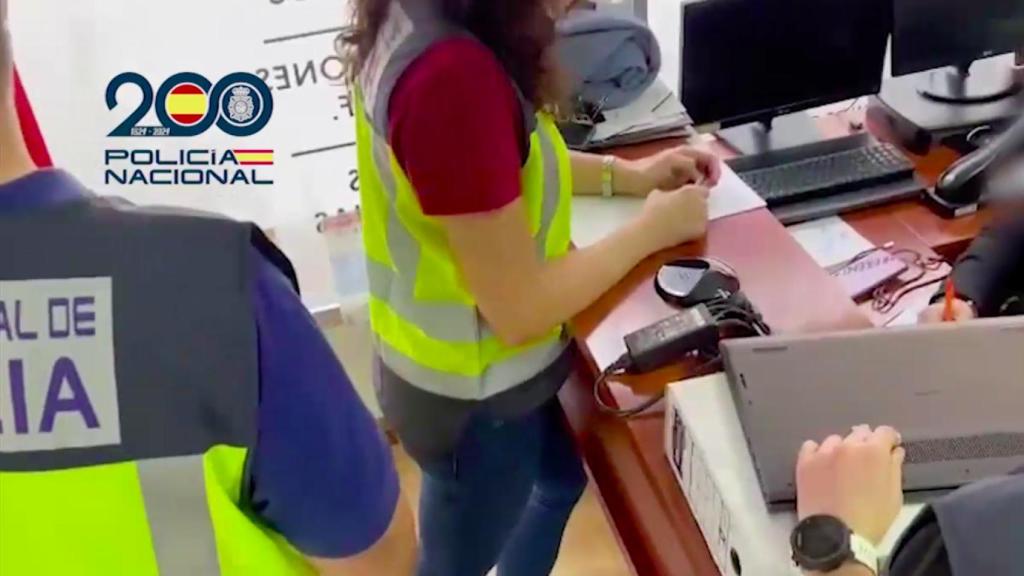 Una de las imágenes de los agentes en los registros de la operación.