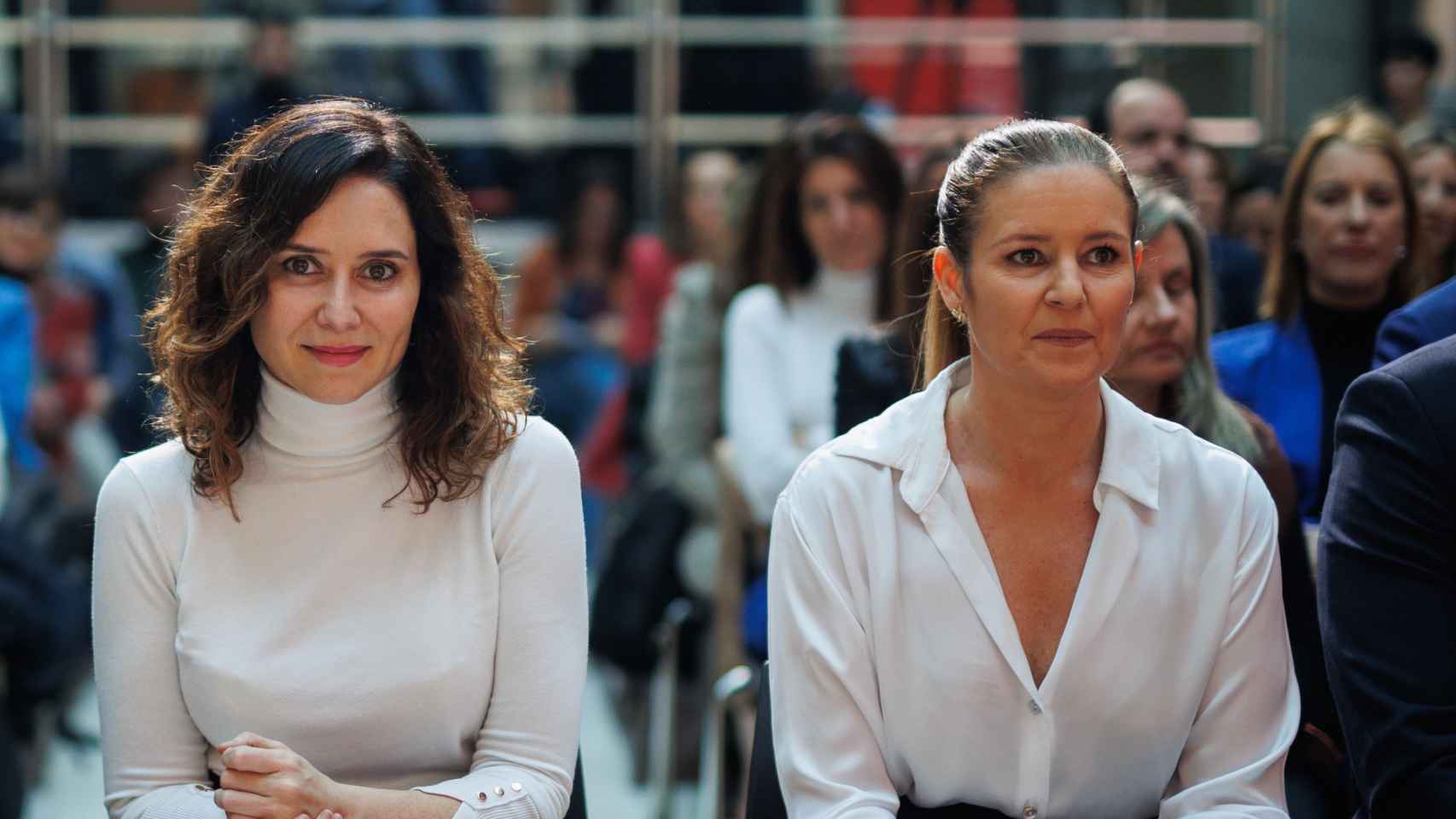 La presidenta de la Comunidad de Madrid, Isabel Díaz Ayuso y la consejera de Familia, Juventud y Asuntos Sociales de la Comunidad de Madrid, Ana Dávila