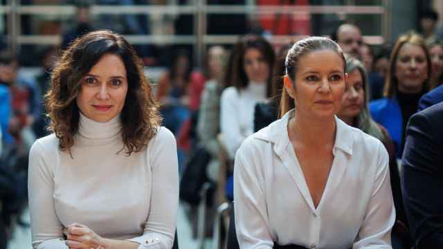 La presidenta de la Comunidad de Madrid, Isabel Díaz Ayuso y la consejera de Familia, Juventud y Asuntos Sociales de la Comunidad de Madrid, Ana Dávila