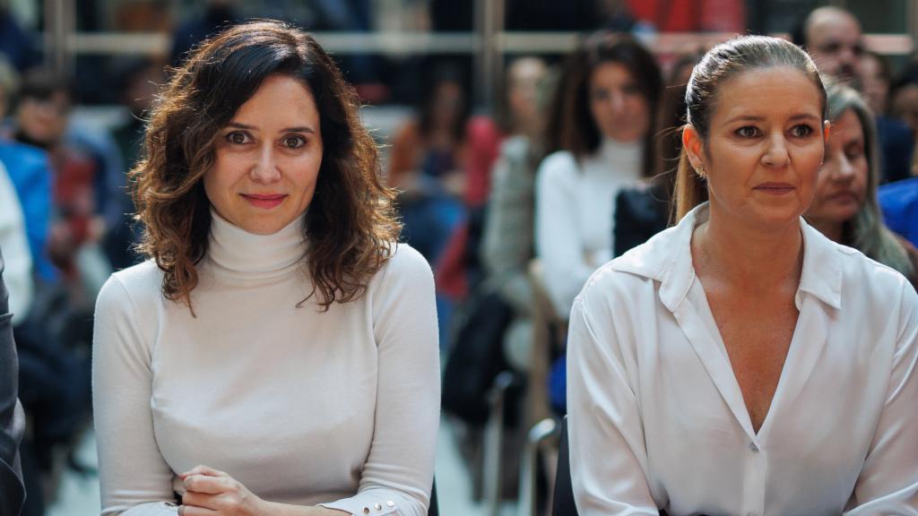 La presidenta de la Comunidad de Madrid, Isabel Díaz Ayuso y la consejera de Familia, Juventud y Asuntos Sociales de la Comunidad de Madrid, Ana Dávila