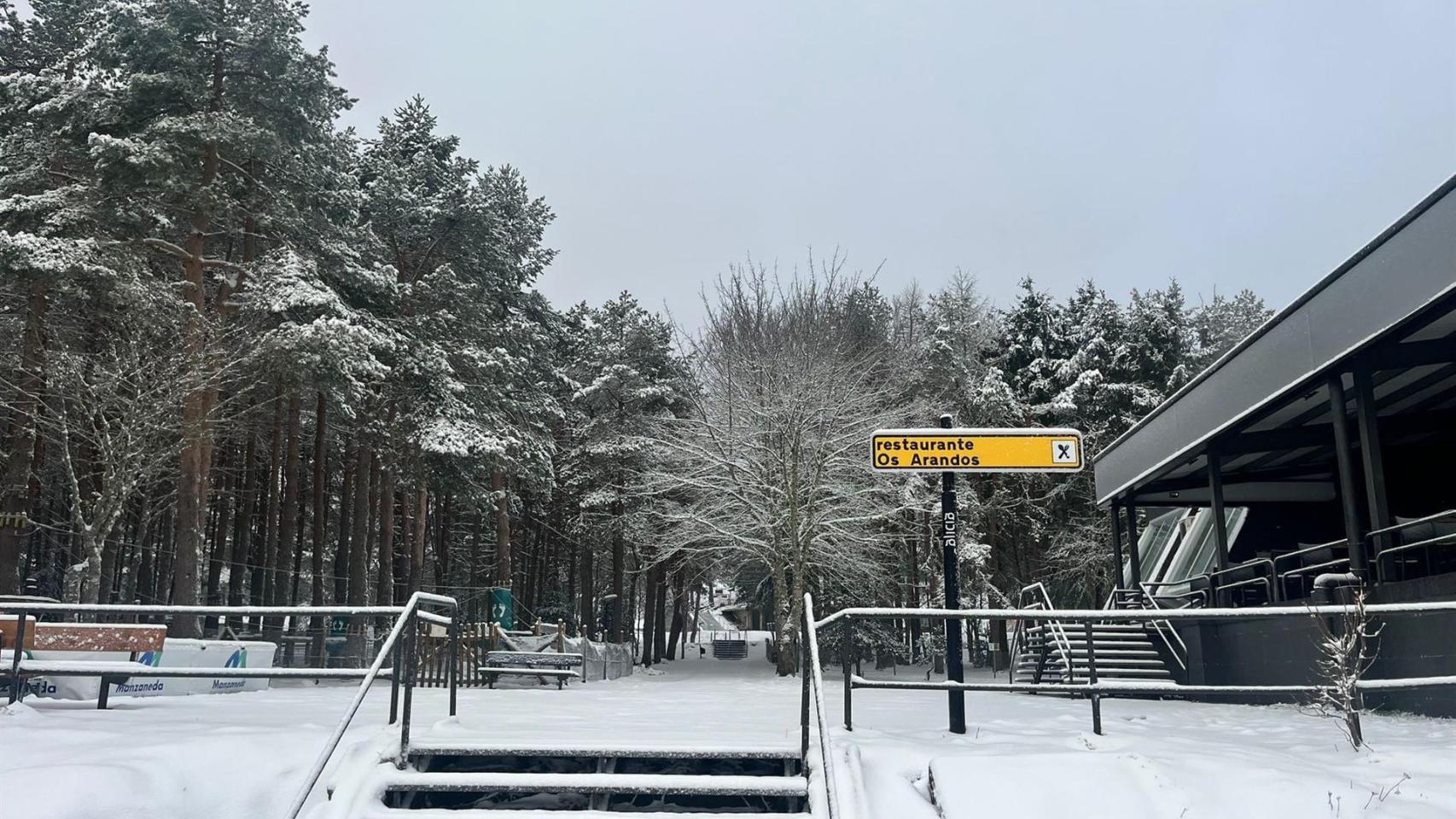 La estación ourensana de Manzaneda con nieve, a marzo de 2024.