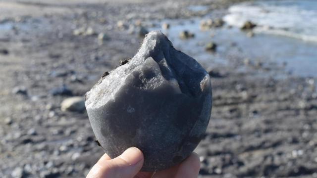 Útil del Paleolítico descubierto en la turbera de la playa de Arealonga (Lugo). –