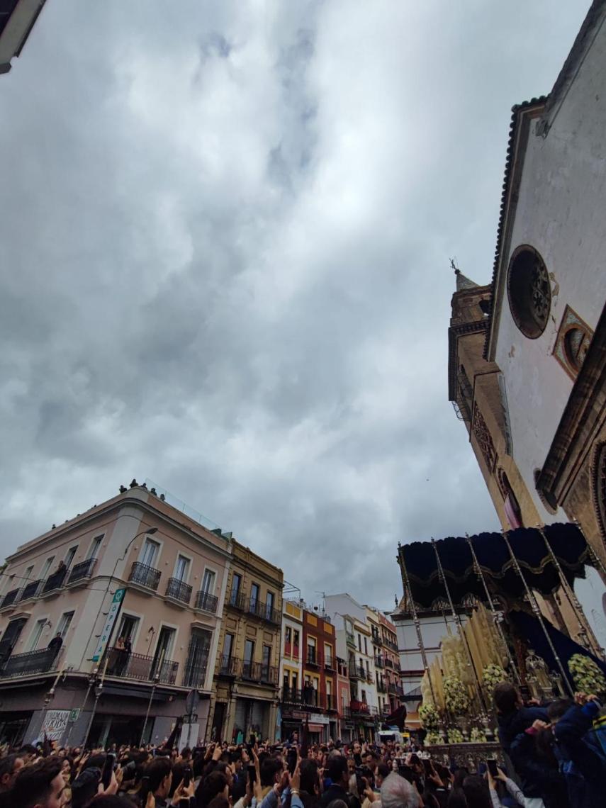 La Virgen del Carmen, a la salida de Omnium Sanctorum