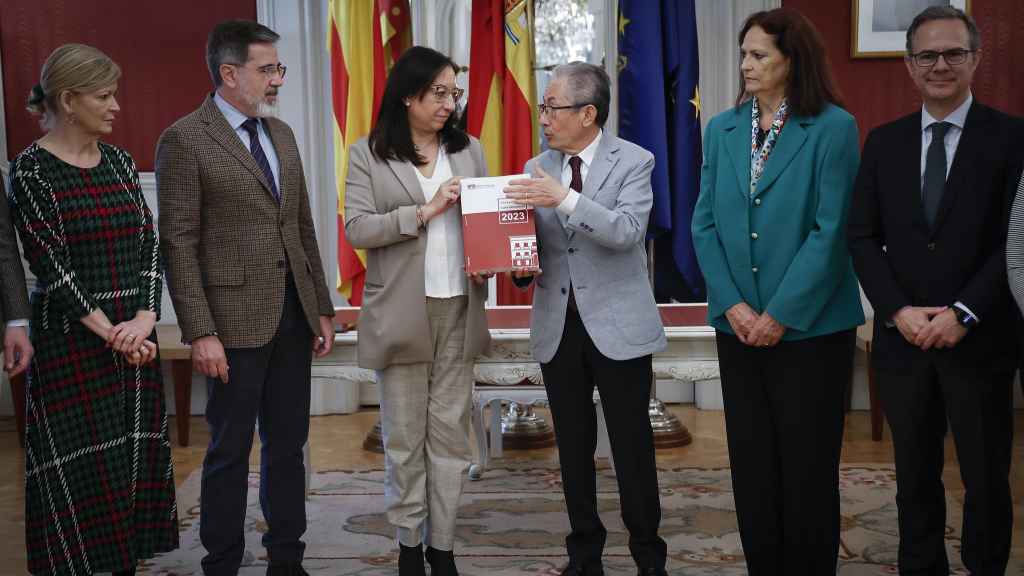 El síndic de Greuges, Ángel Luna, entrega la memoria anual en las Cortes Valencianas