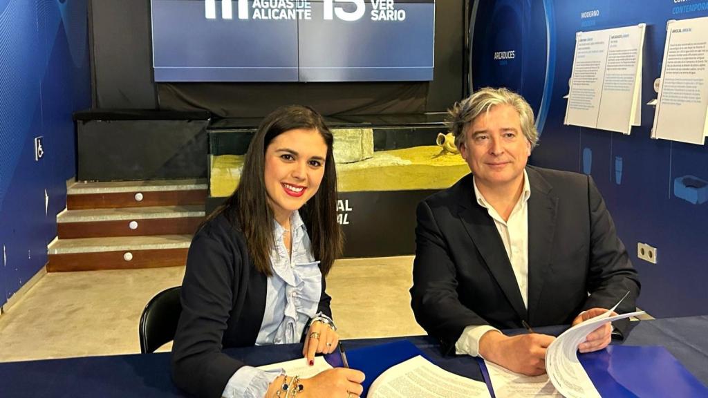 Nayma Beldjilali y Martín Sanz, en la firma de este jueves.